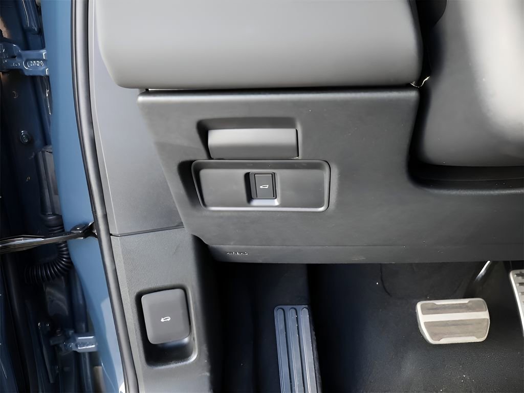 Certified 2026 Land Rover Range Rover Evoque Dynamic SE image 34