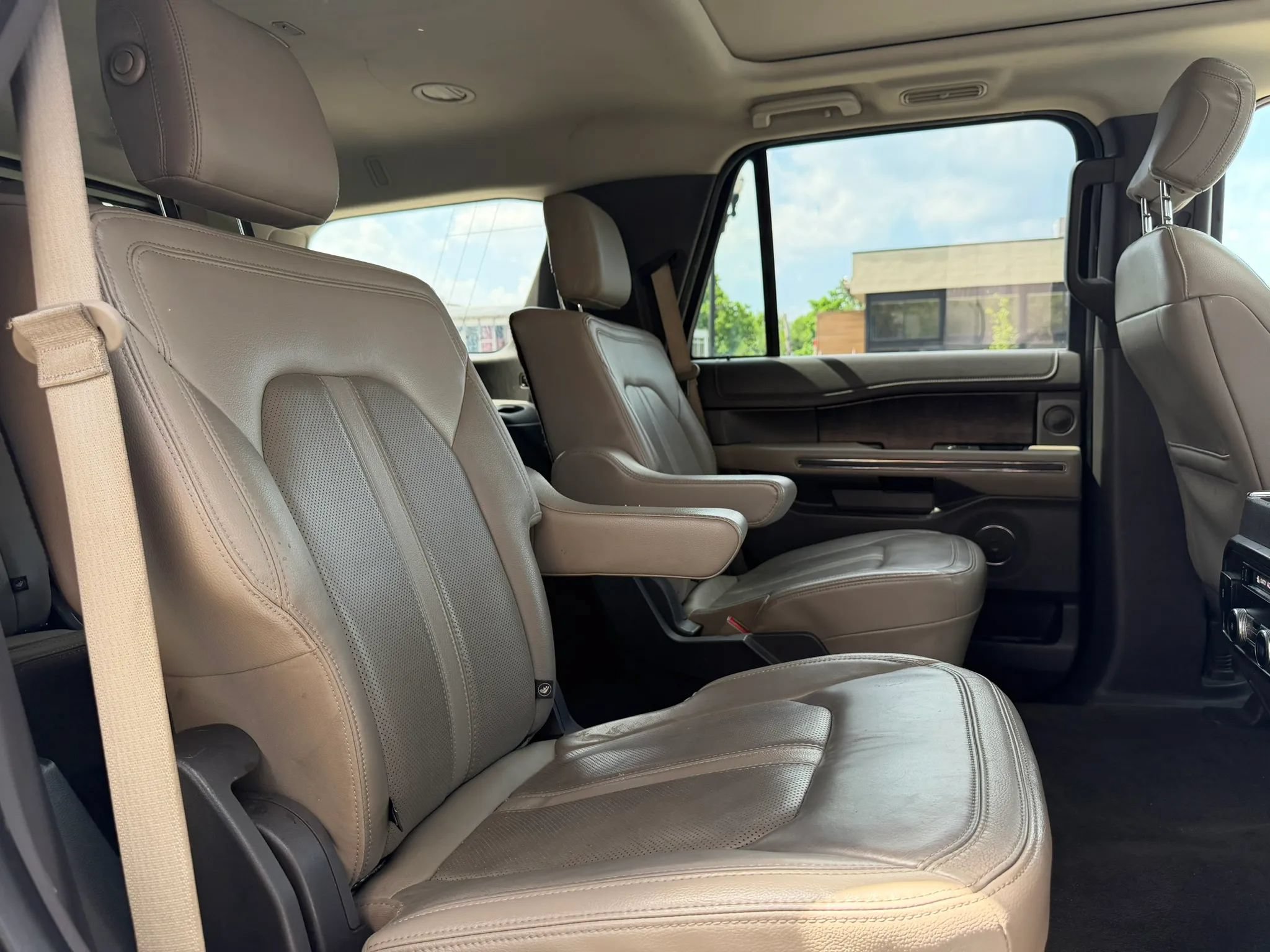 Used 2020 Ford Expedition Limited RWD image 15