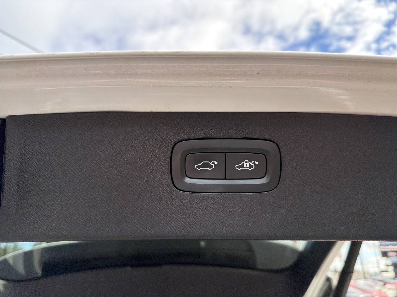Used 2020 Volvo XC90 T5 Momentum AWD/4WD image 9