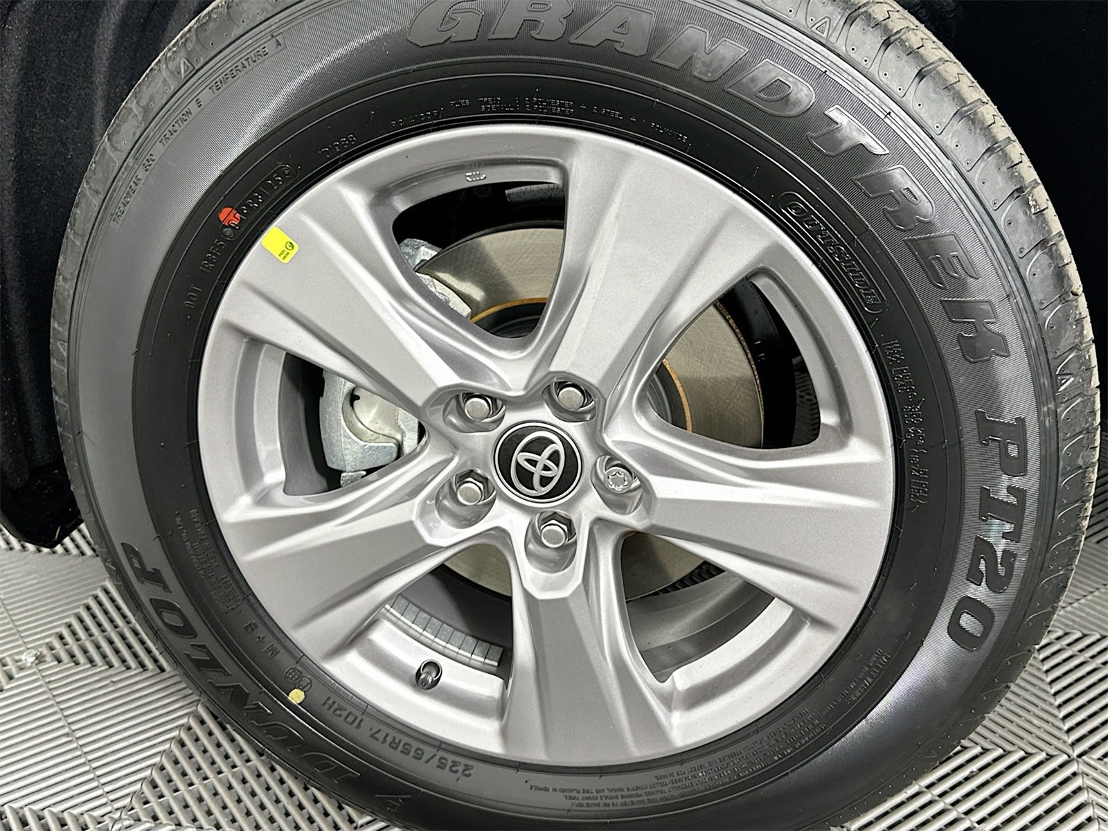 New 2025 Toyota RAV4 XLE image 30