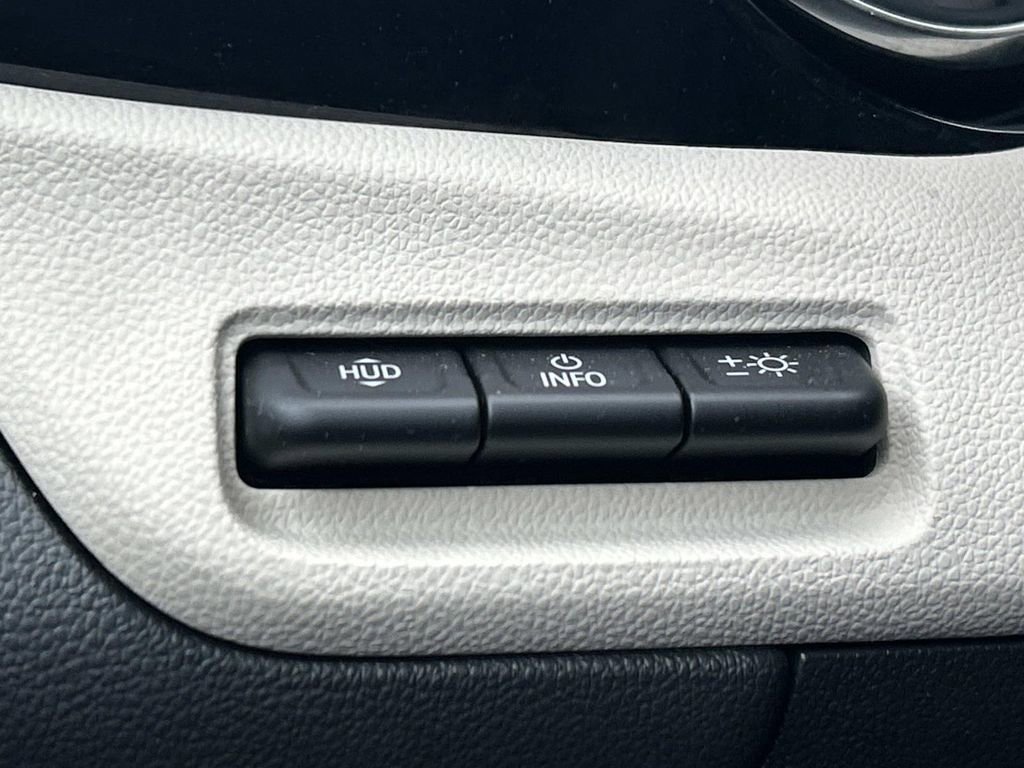 Used 2022 Buick Encore GX Essence w/ Advanced Technology Package FWD image 30