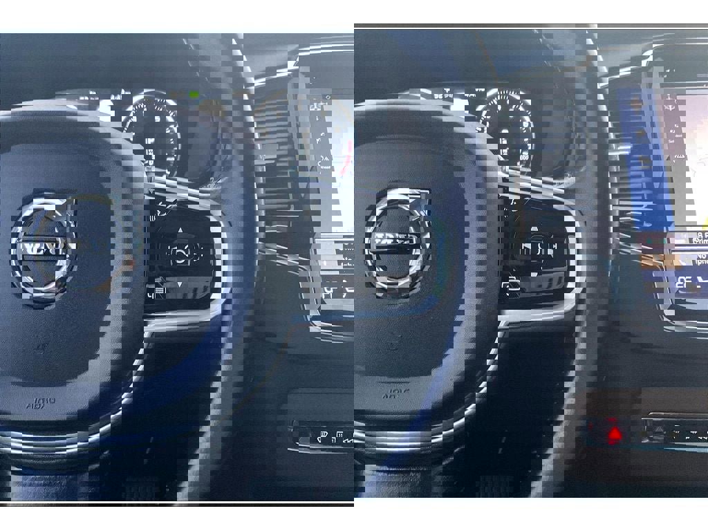 Used 2017 Volvo XC90 T6 Inscription w/ Vision Package image 21