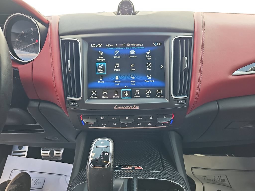 Used 2019 Maserati Levante GranLusso AWD/4WD image 20