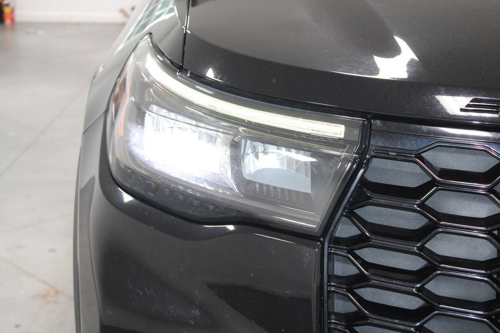 Used 2025 Ford Explorer ST-Line AWD/4WD image 12