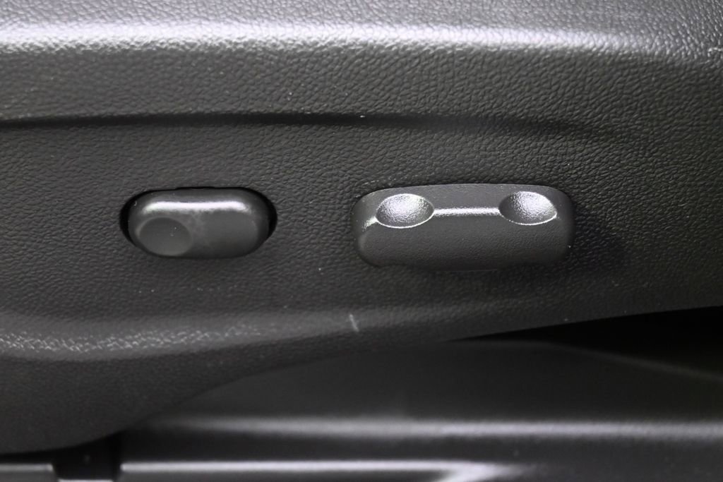 Used 2019 Chevrolet Trax LT w/ LT Convenience Package image 13