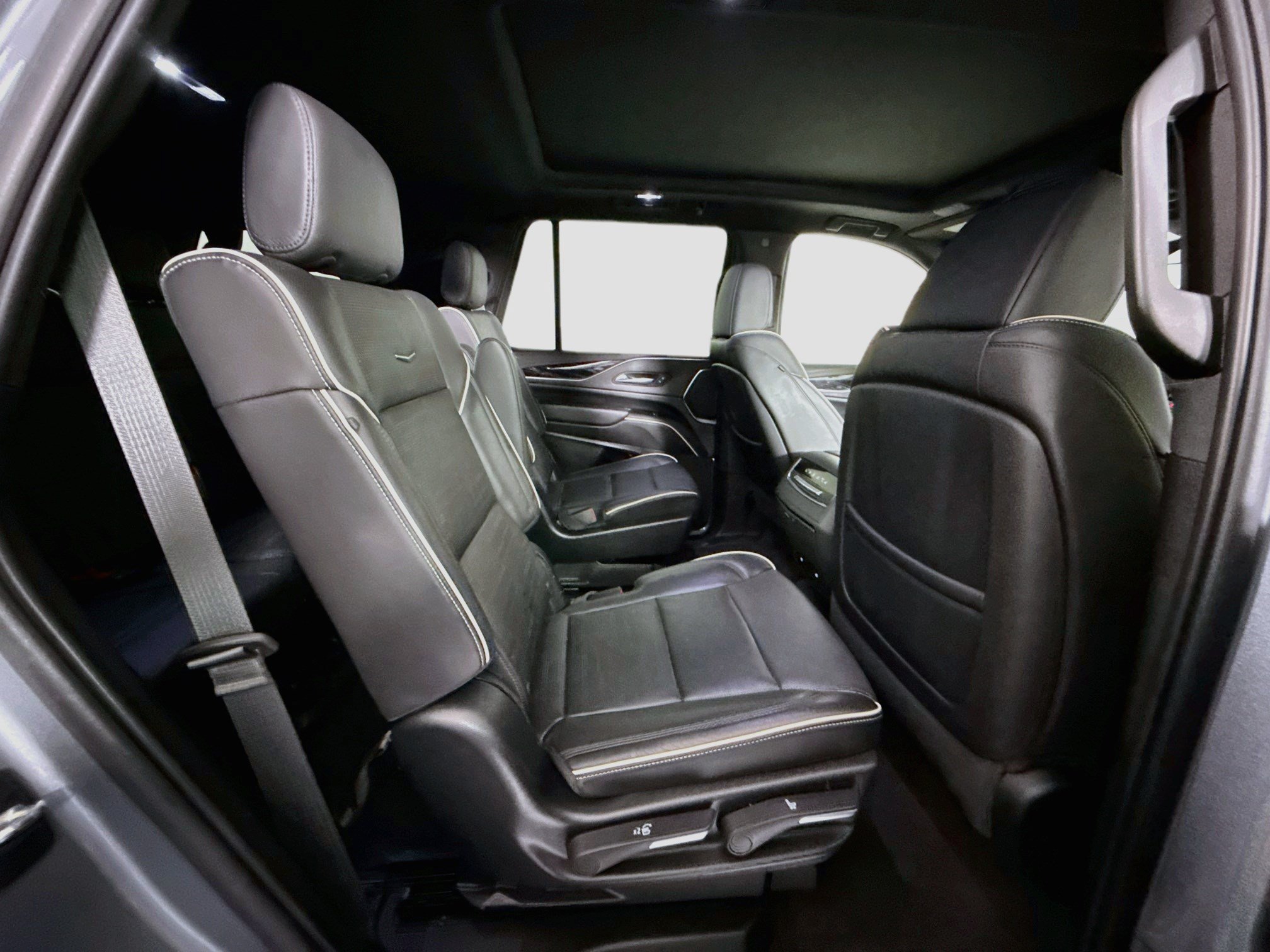 Used 2022 Cadillac Escalade Sport w/ Touring Package RWD image 27