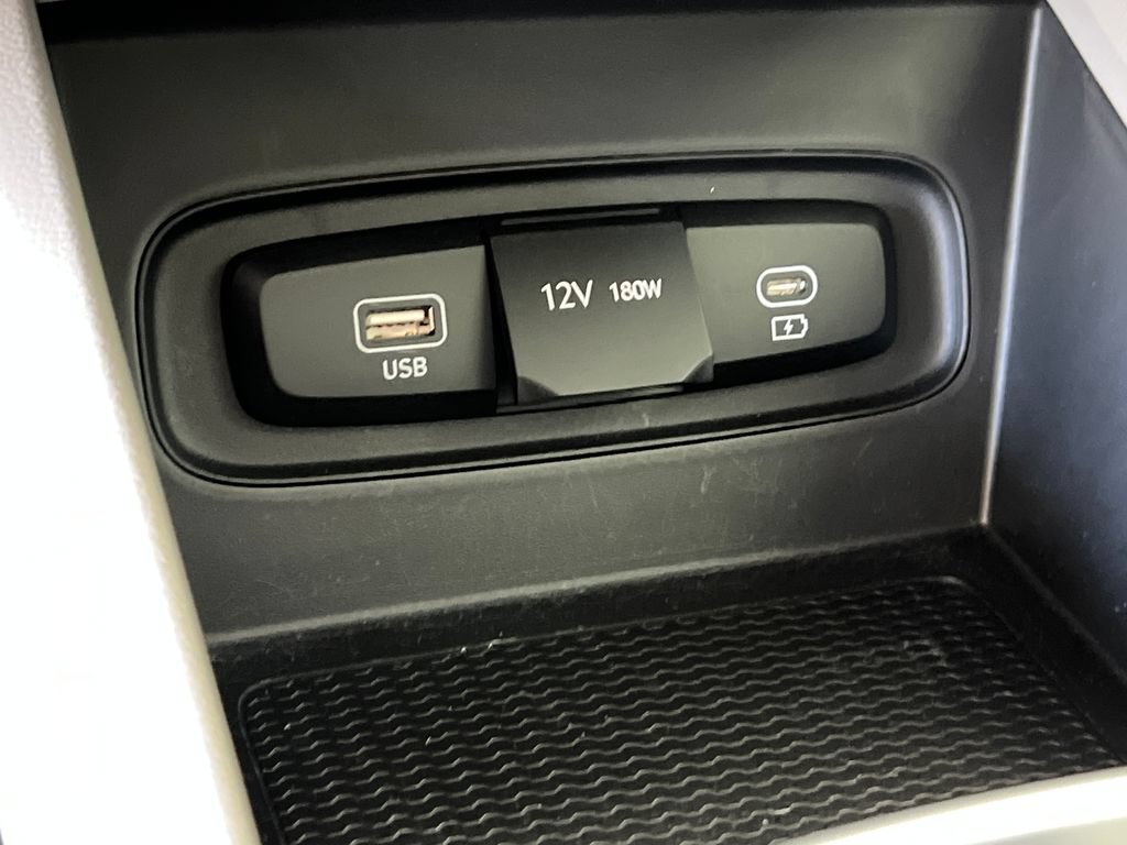 Used 2023 Hyundai Venue SEL FWD image 35