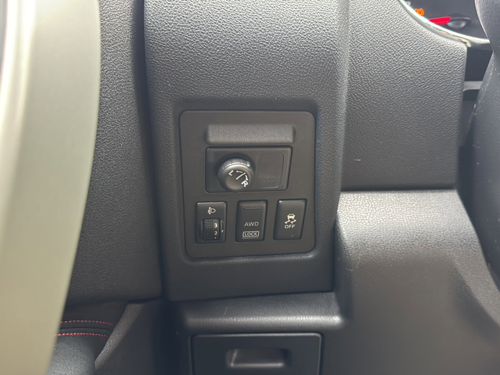 Used 2011 Nissan Rogue SV w/ SL Pkg image 24