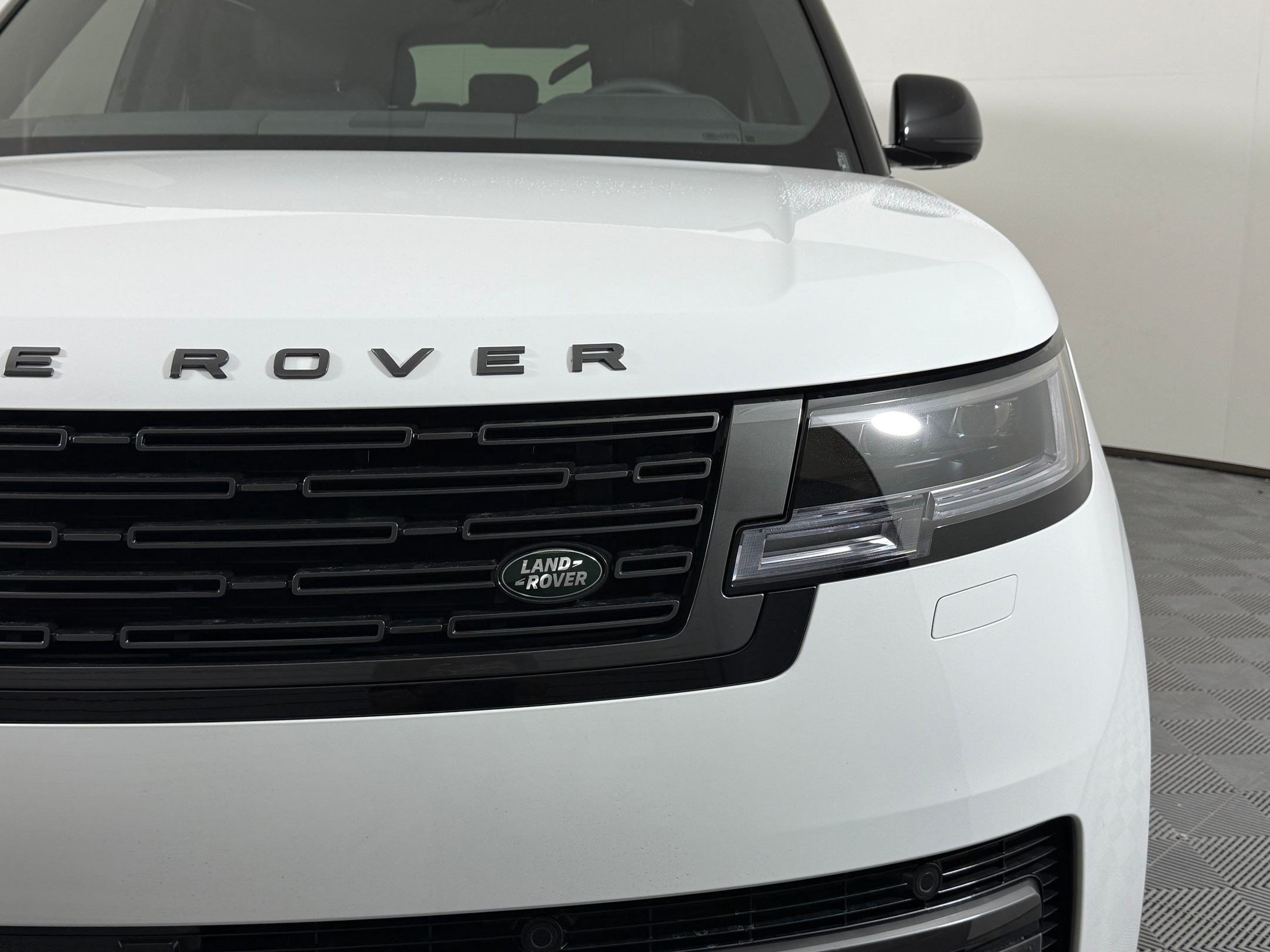 New 2026 Land Rover Range Rover Long Wheelbase SE AWD/4WD image 18
