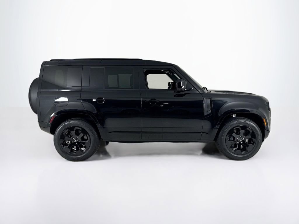 Used 2025 Land Rover Defender 110 X-Dynamic SE image 6