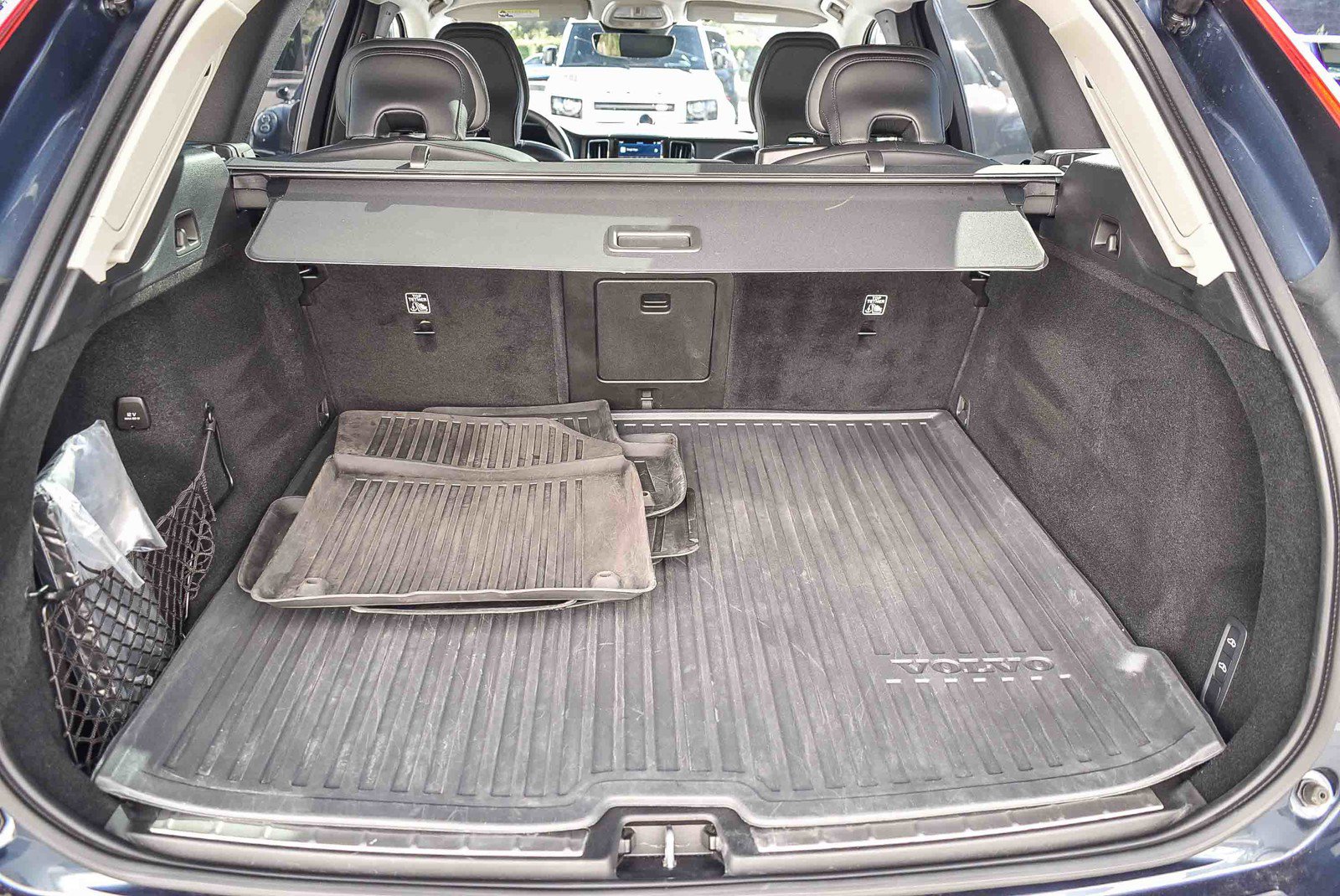 Used 2024 Volvo XC60 B5 Ultimate w/ Protection Package Premier image 26