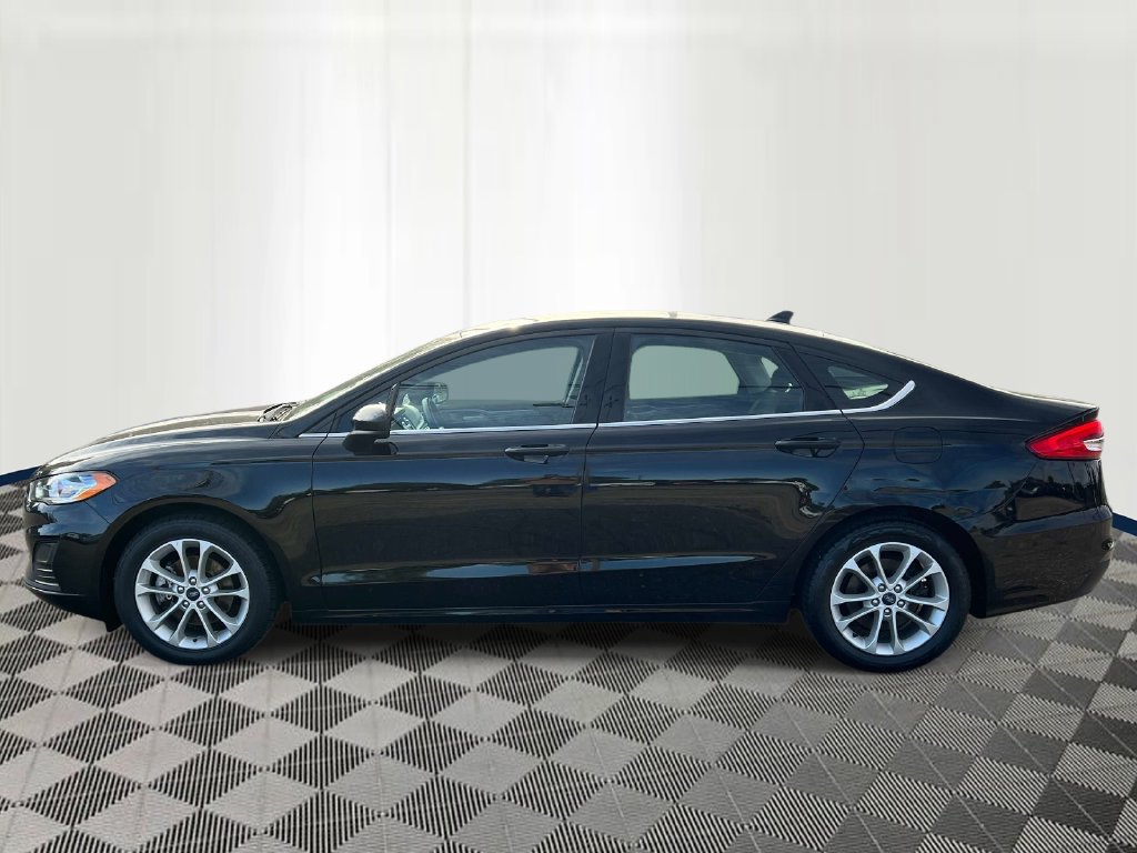 Used 2020 Ford Fusion SE FWD image 2