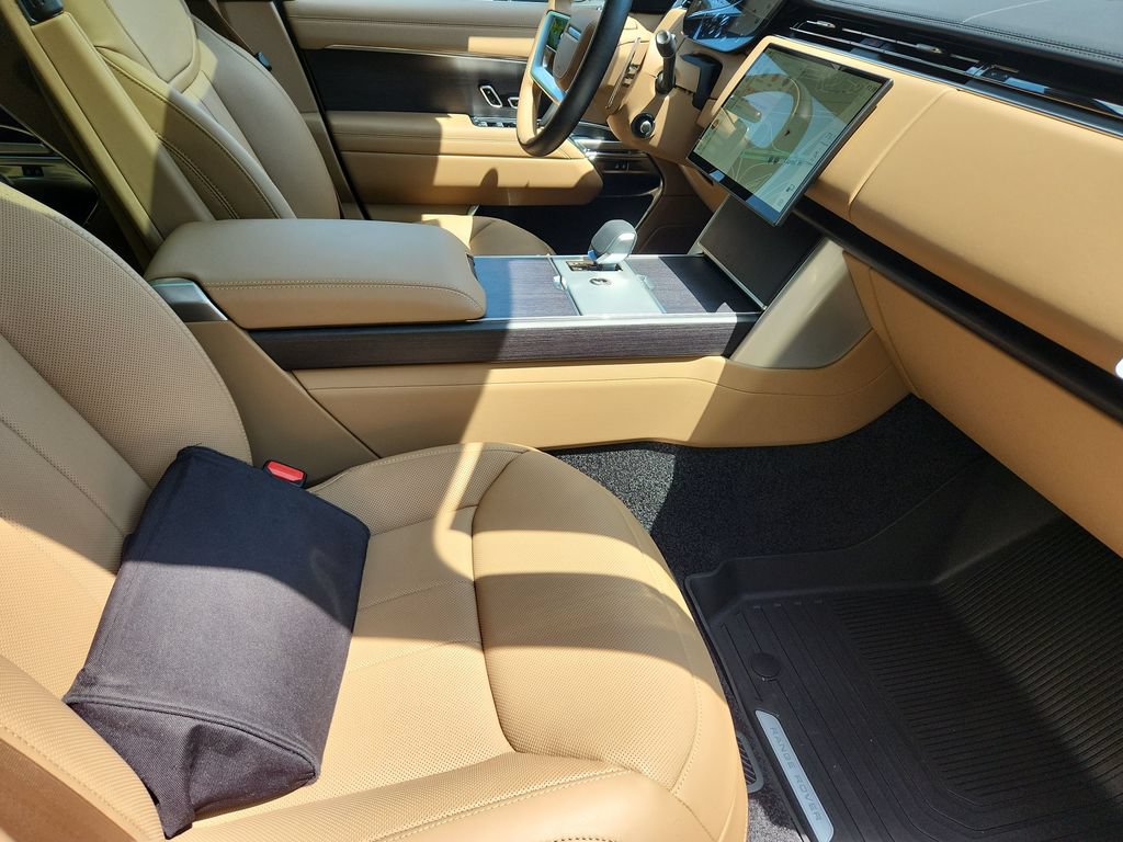 New 2026 Land Rover Range Rover Long Wheelbase SE AWD/4WD image 3