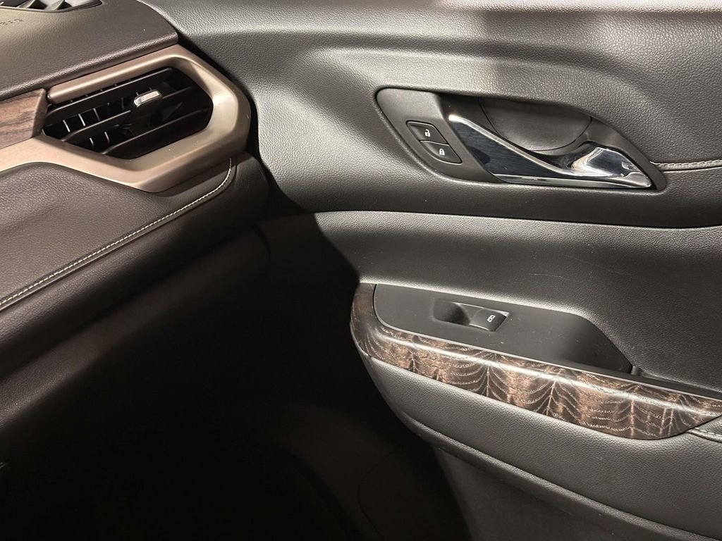 Used 2023 GMC Acadia Denali w/ Black Diamond Edition image 25
