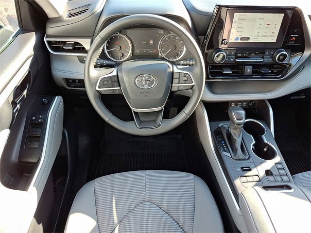 Used 2024 Toyota Highlander LE image 13