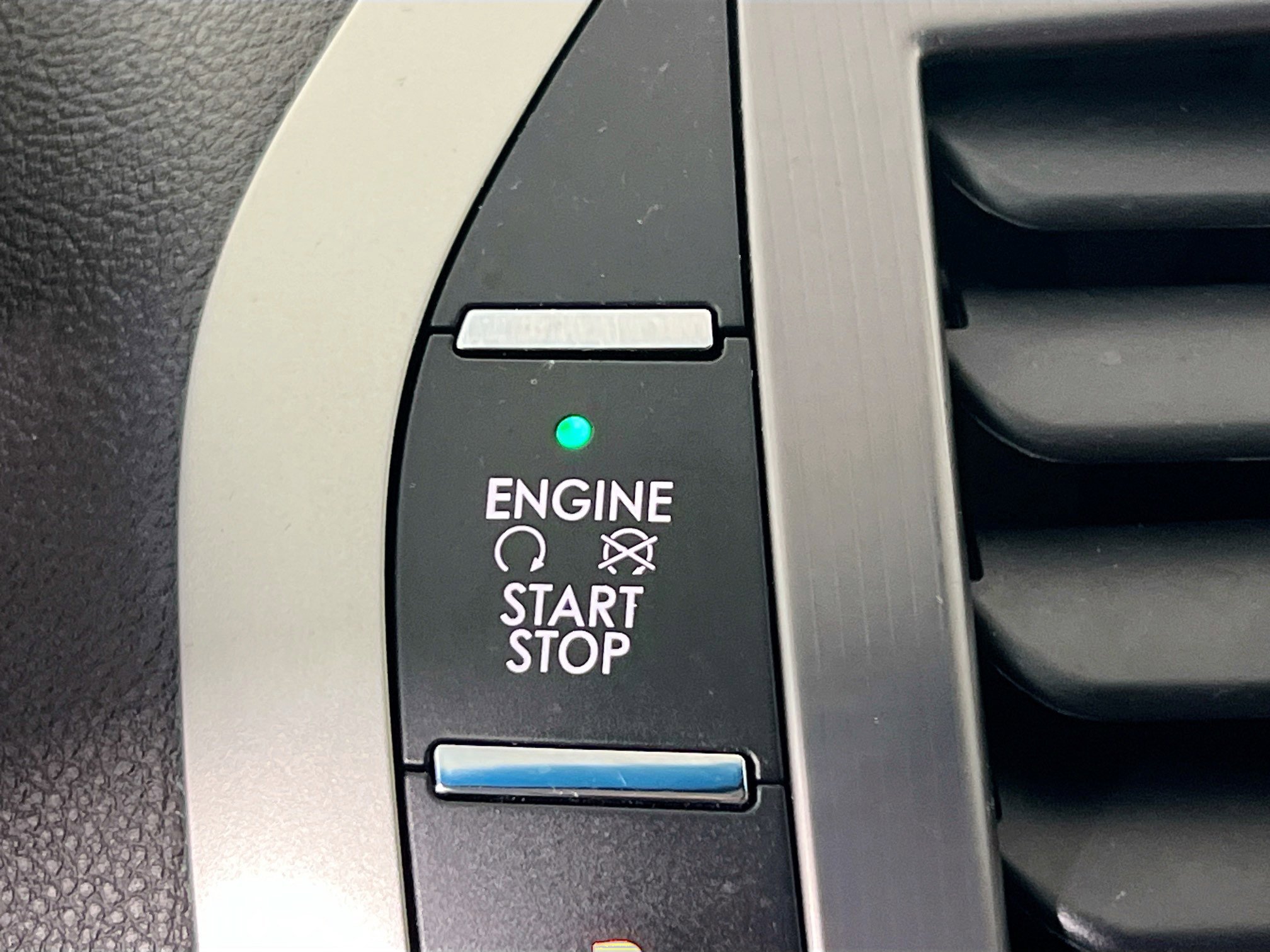 Used 2020 Lincoln MKZ w/ Convenience Package FWD image 24