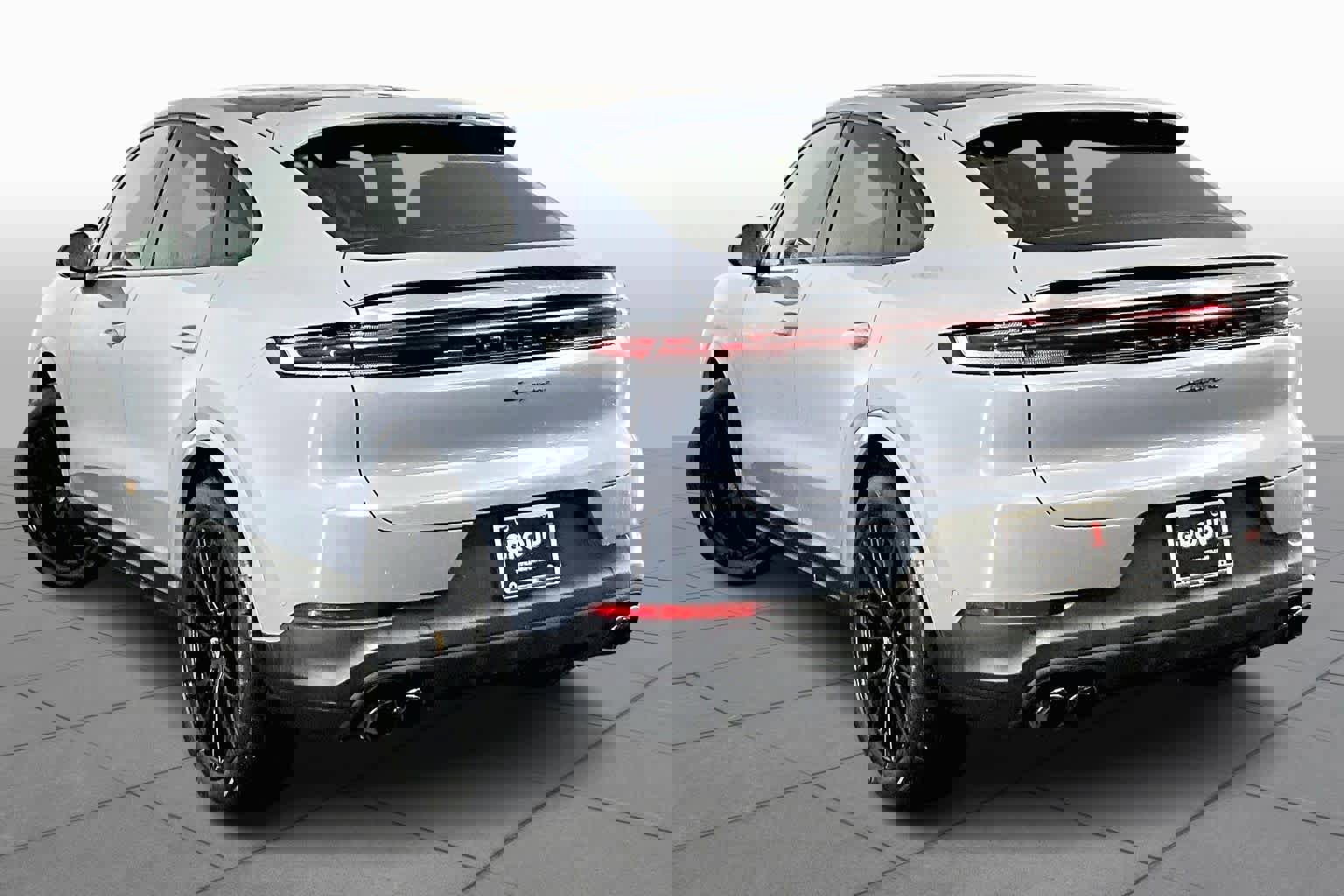 Used 2024 Porsche Cayenne Coupe image 11