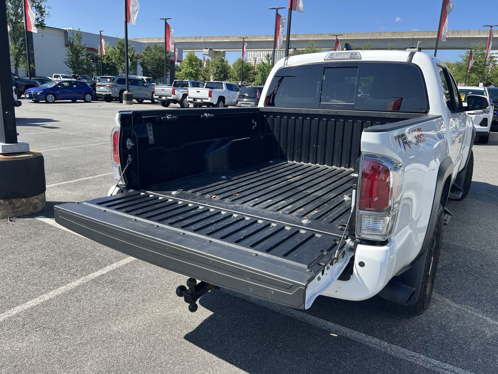 Used 2023 Toyota Tacoma TRD Off-Road w/ Technology Package AWD/4WD image 23