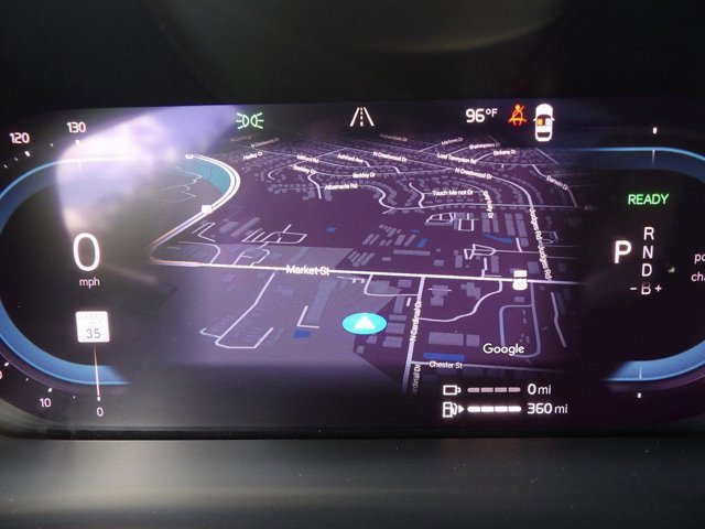 Certified 2023 Volvo XC60 T8 Ultimate w/ Climate Package image 18