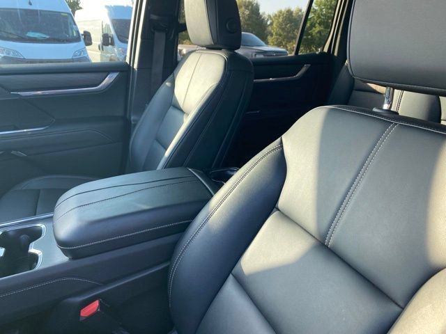 Used 2024 GMC Acadia Elevation w/ Luxury Package FWD image 14