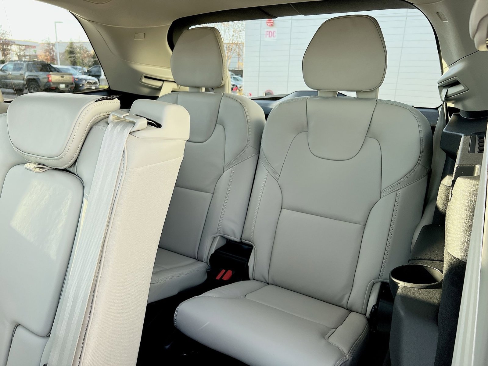 New 2026 Volvo XC90 B6 Ultra image 25