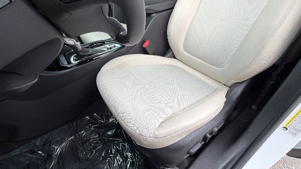 Used 2023 Buick Encore GX Preferred w/ Cold Weather Comfort Package FWD image 19