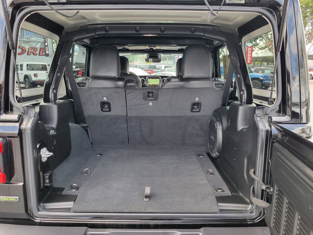 Used 2022 Jeep Wrangler Unlimited Sahara image 21