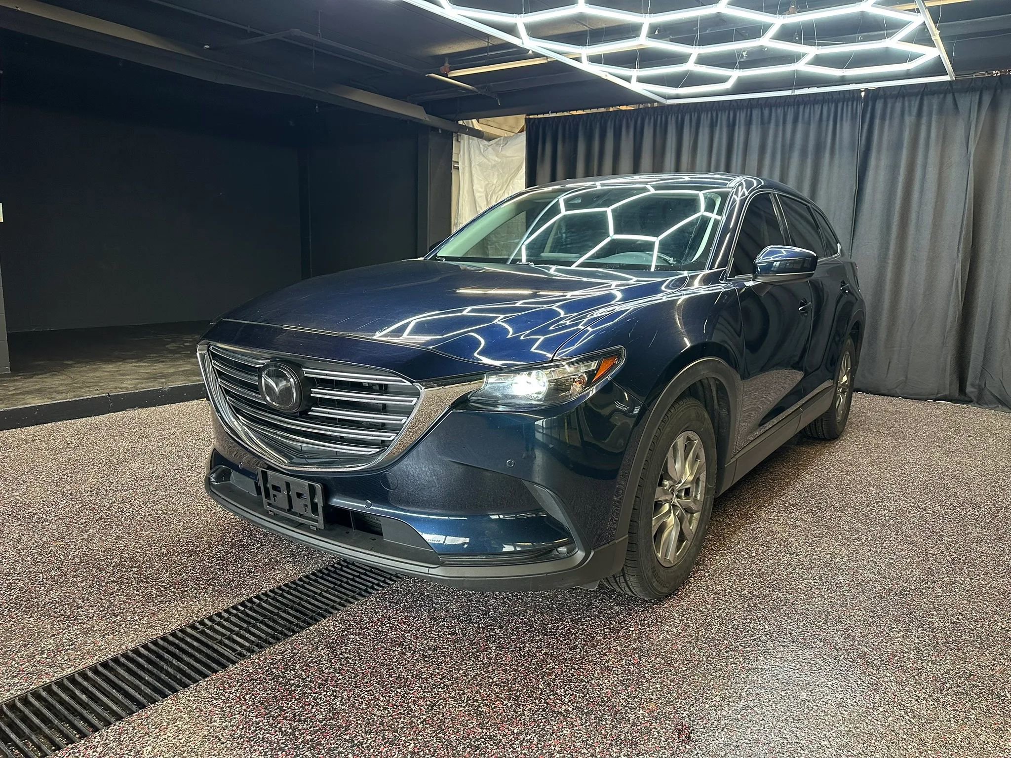 Used 2018 MAZDA CX-9 Touring w/ Touring Premium Package AWD/4WD image 3