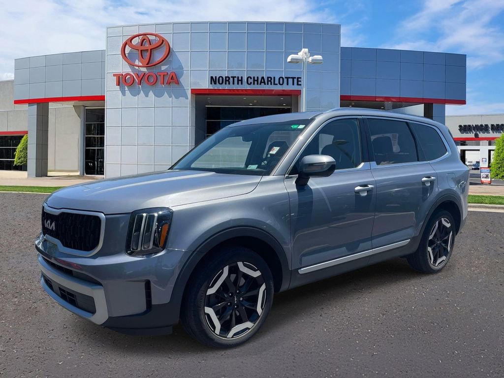 Used 2023 Kia Telluride EX w/ EX Captain's Chair Package FWD image 5