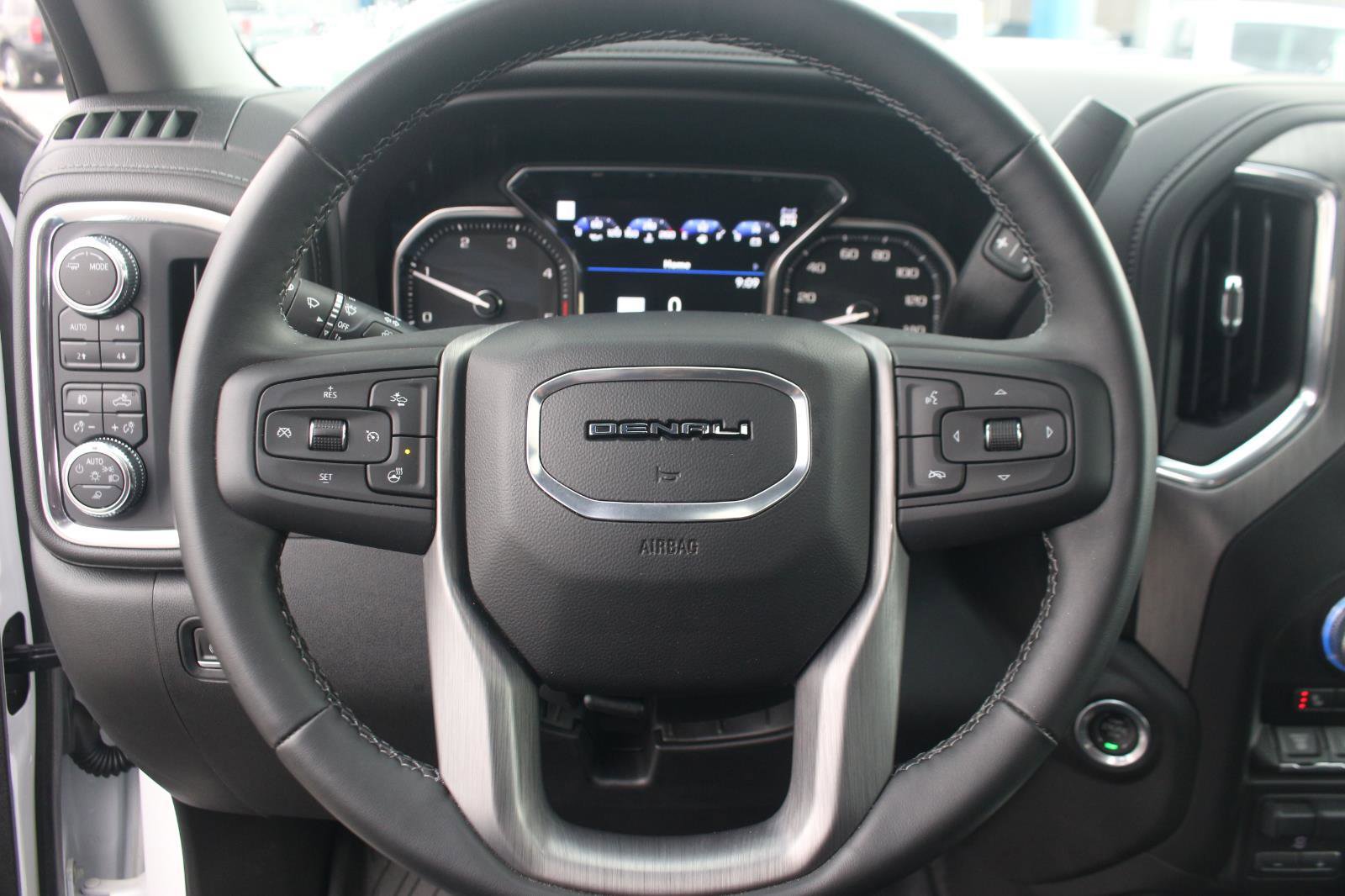 Used 2023 GMC Sierra 3500 Denali w/ Denali Ultimate Package image 19