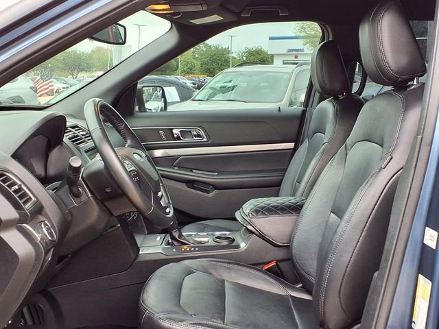 Used 2018 Ford Explorer XLT w/ Equipment Group 202A image 8