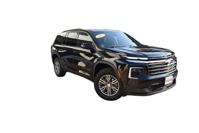 Used 2025 Chevrolet Traverse LT w/ Driver Confidence Package image 2