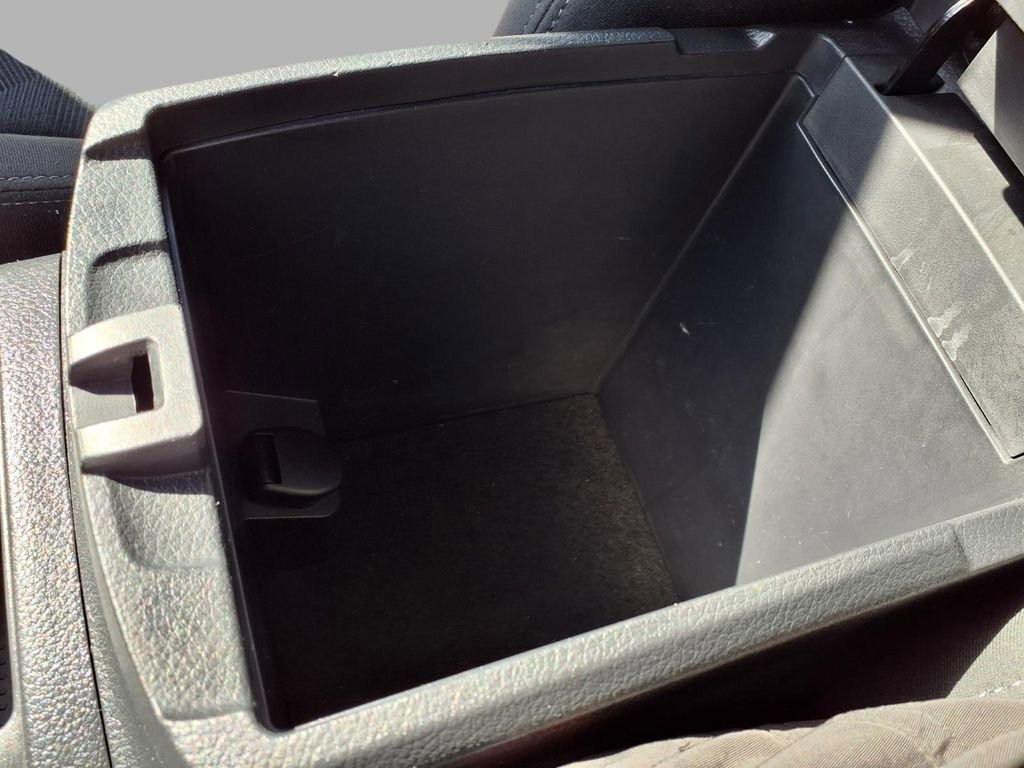 Used 2016 Nissan Rogue SV image 12