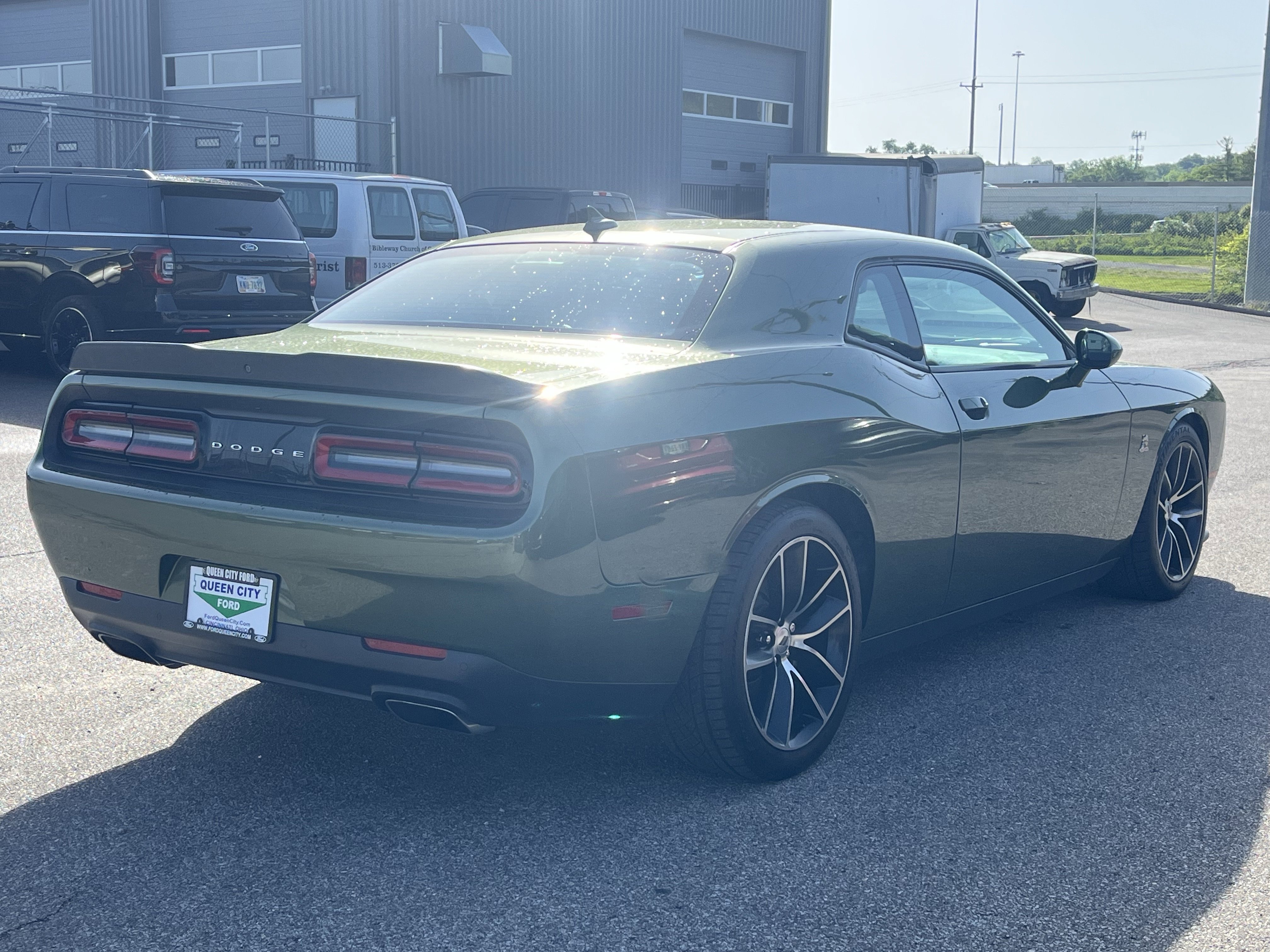 Used 2018 Dodge Challenger R/T Scat Pack w/ Leather Interior Group RWD image 12