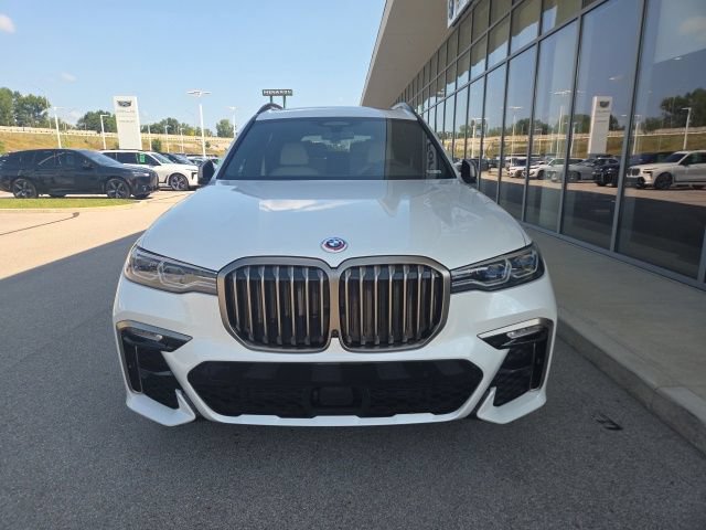Used 2022 BMW X7 M50i w/ Dynamic Handling Package AWD/4WD image 10