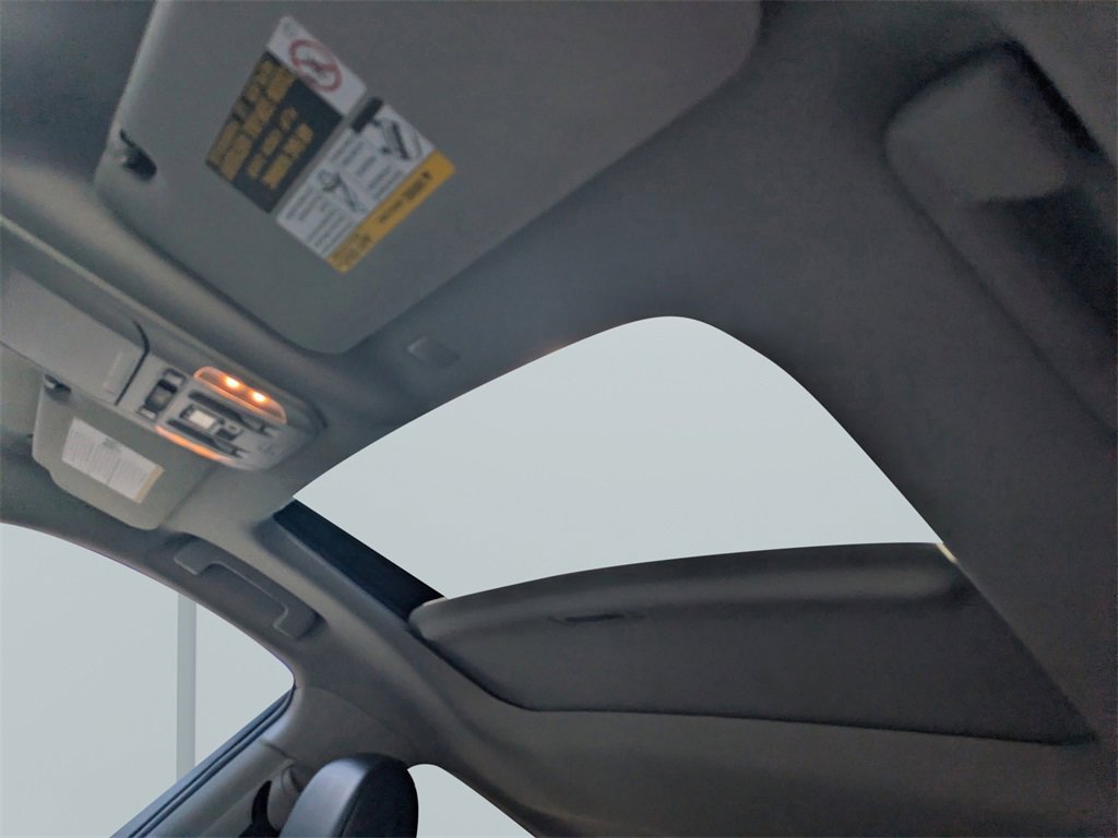 Used 2021 Toyota Highlander XLE image 22