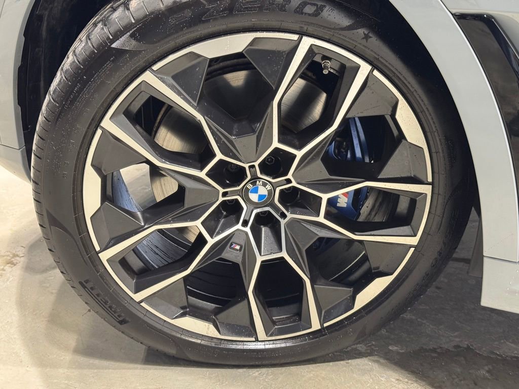 Used 2025 BMW X7 M60i image 7