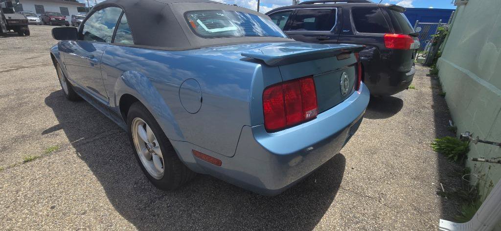 Used 2007 Ford Mustang Convertible RWD image 9