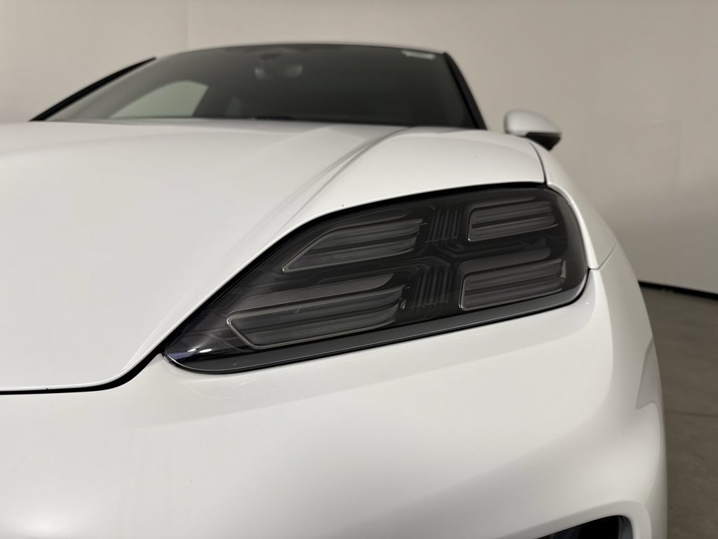 Certified 2025 Porsche Macan 4 Electric AWD/4WD image 11