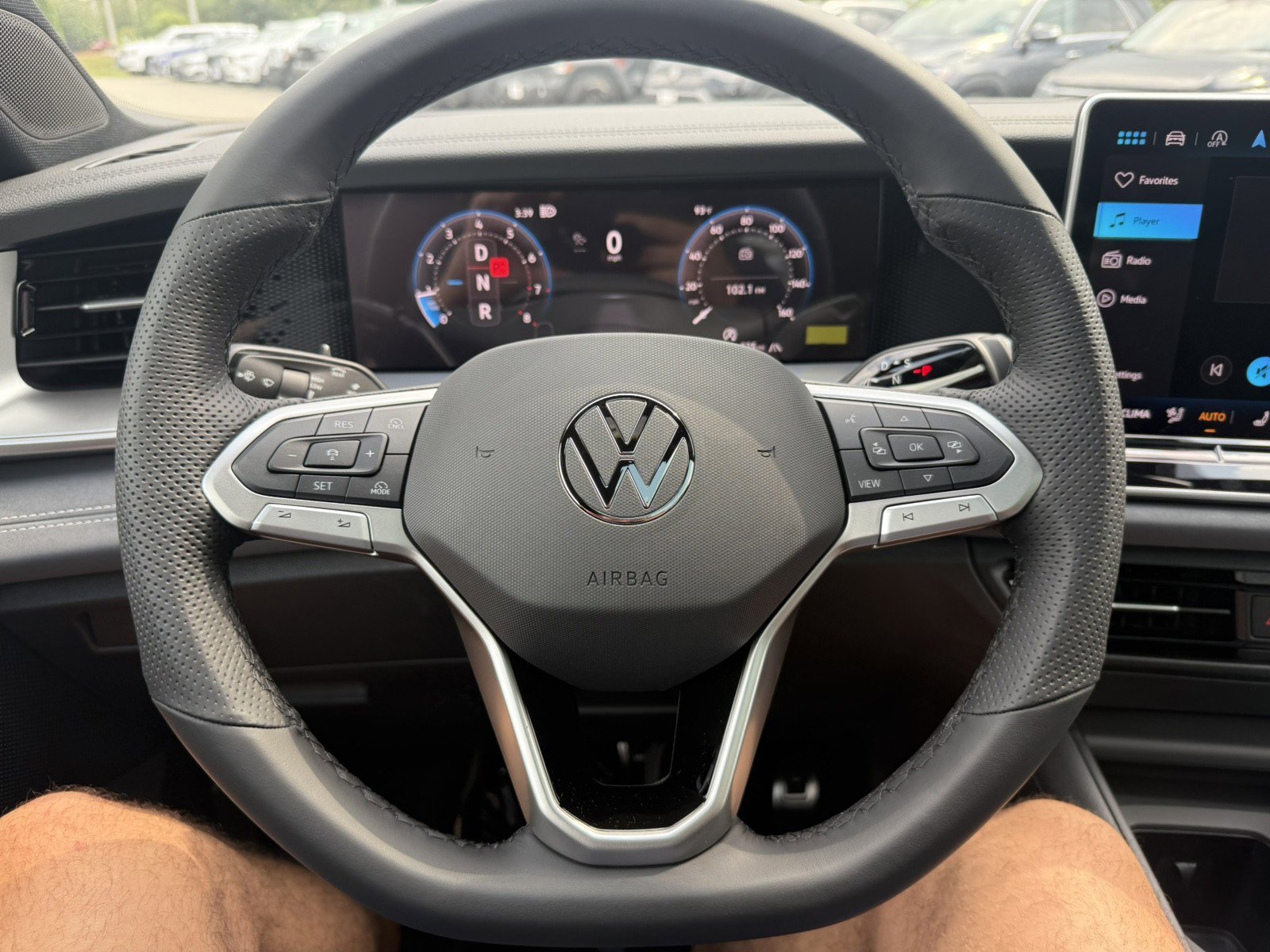 New 2025 Volkswagen Tiguan SE R-Line image 13