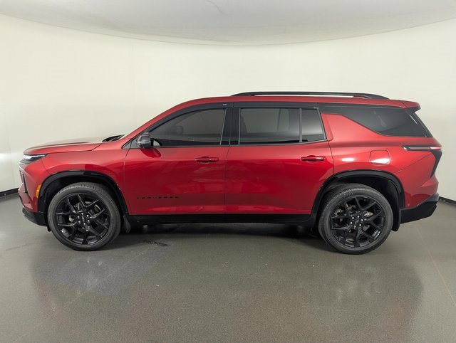Used 2025 Chevrolet Traverse RS image 5