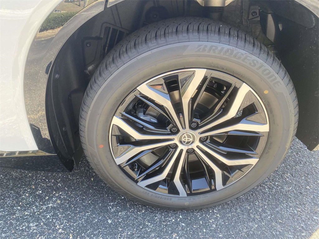 New 2025 Toyota Crown Signia image 9