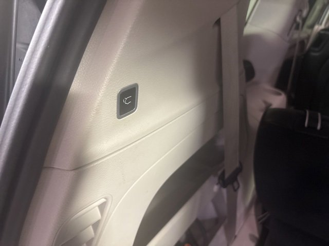 Certified 2024 Chrysler Pacifica Touring-L image 7