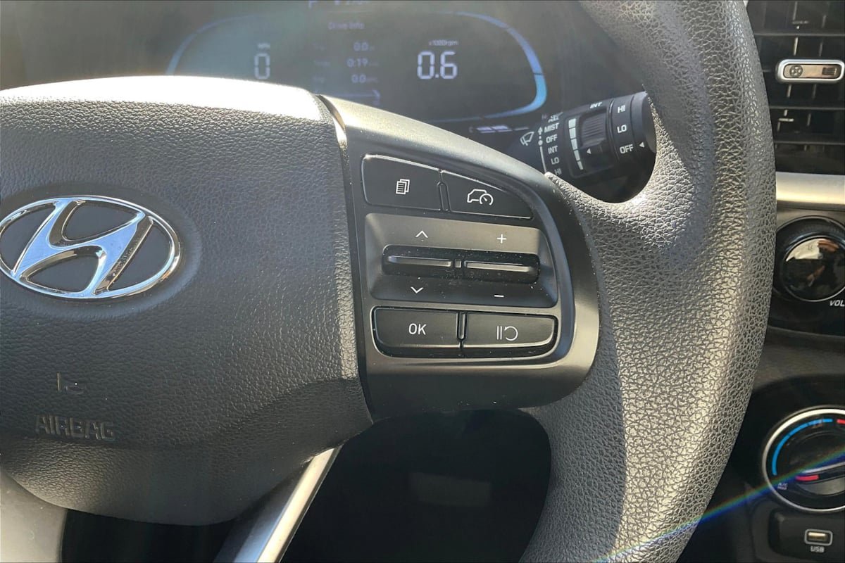 Used 2024 Hyundai Venue SE FWD image 19