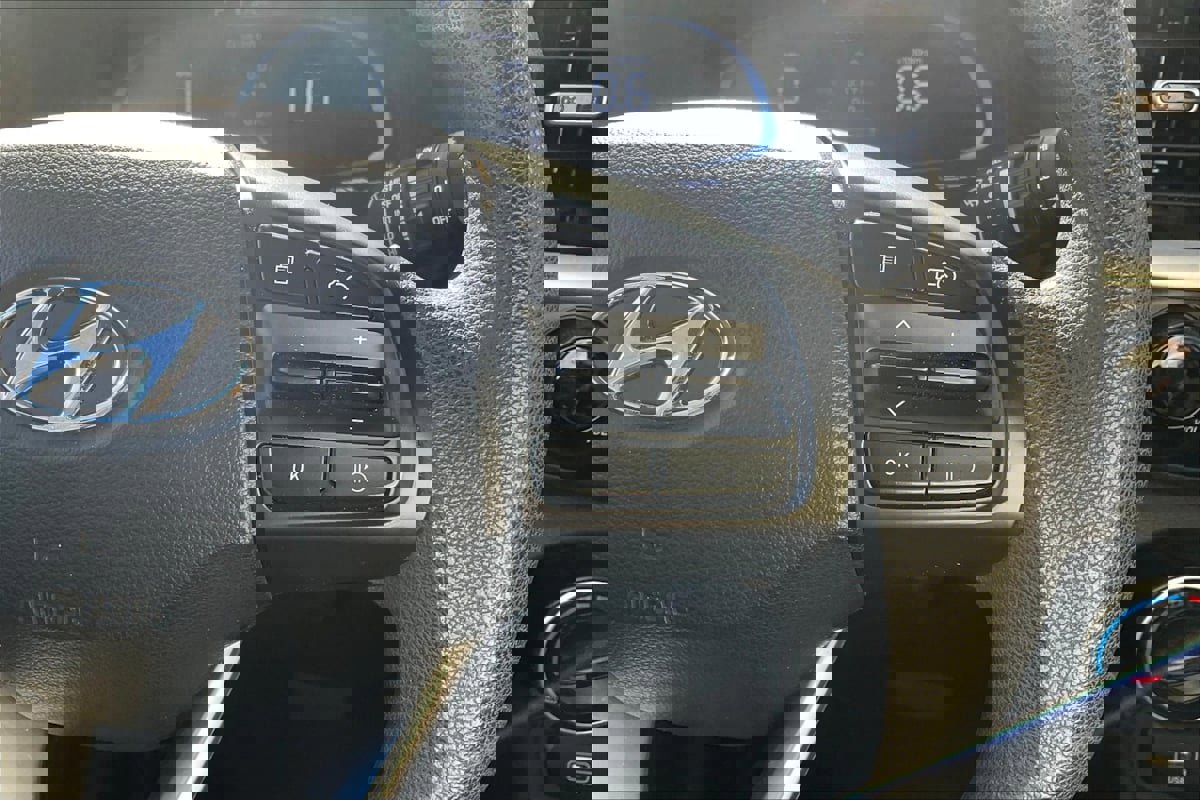 Used 2024 Hyundai Venue SE image 19