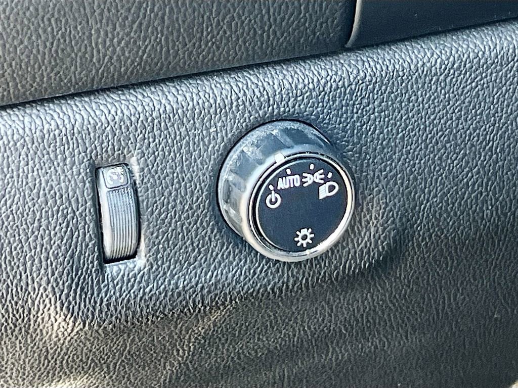 Used 2015 Chevrolet Colorado LT image 10