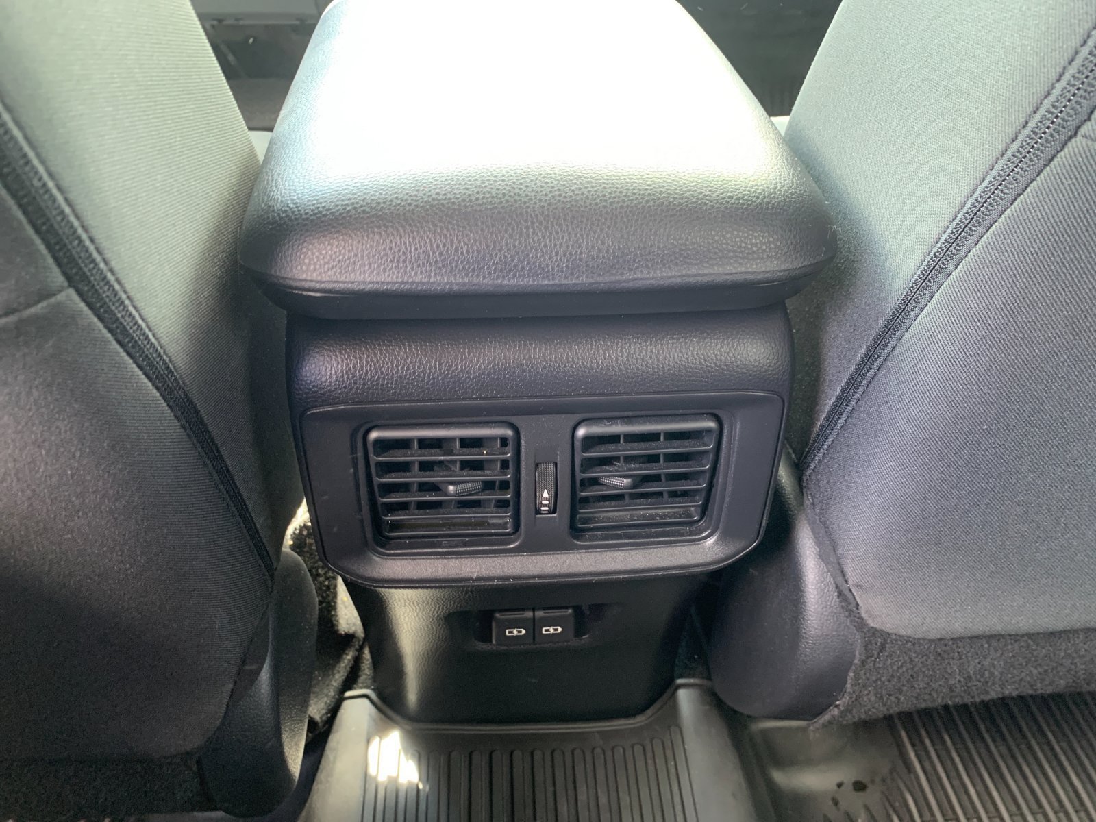 Used 2022 Toyota RAV4 XLE w/ Convenience Package AWD/4WD image 14