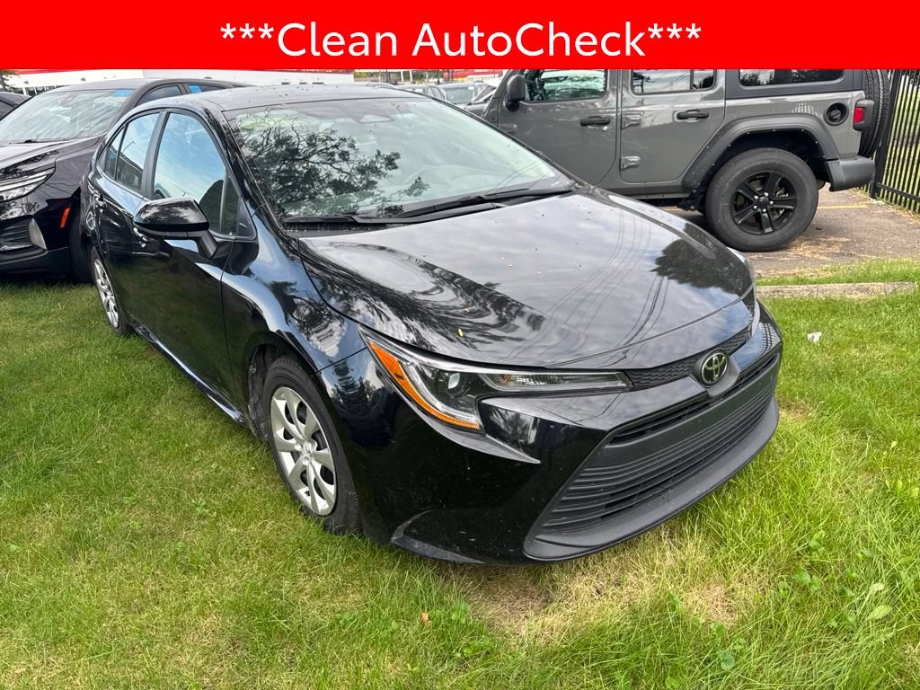 Used 2024 Toyota Corolla LE FWD image 3