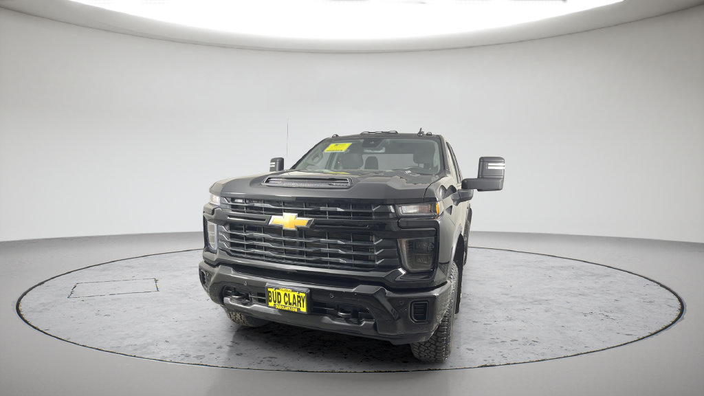 Used 2025 Chevrolet Silverado 2500 Custom w/ Custom Value Package AWD/4WD image 2