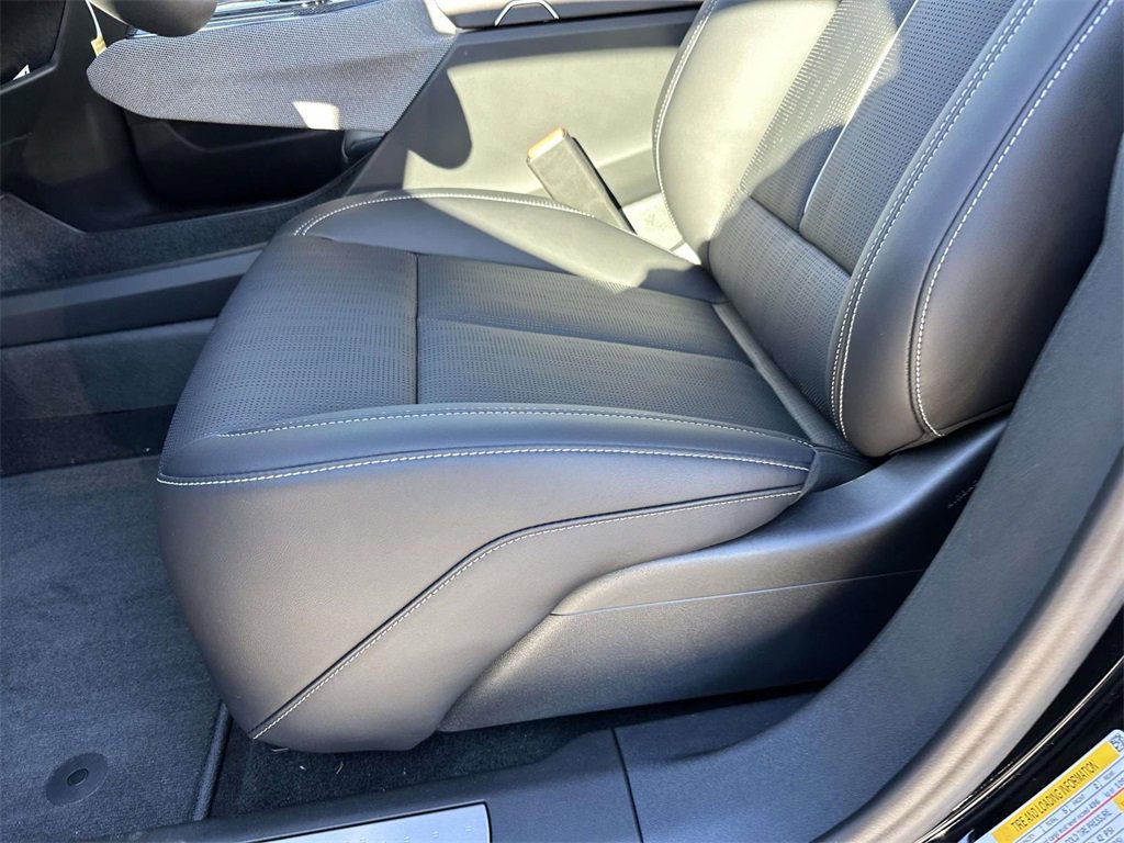 New 2025 Cadillac Optiq Sport 2 w/ LPO, ONYX Package image 15